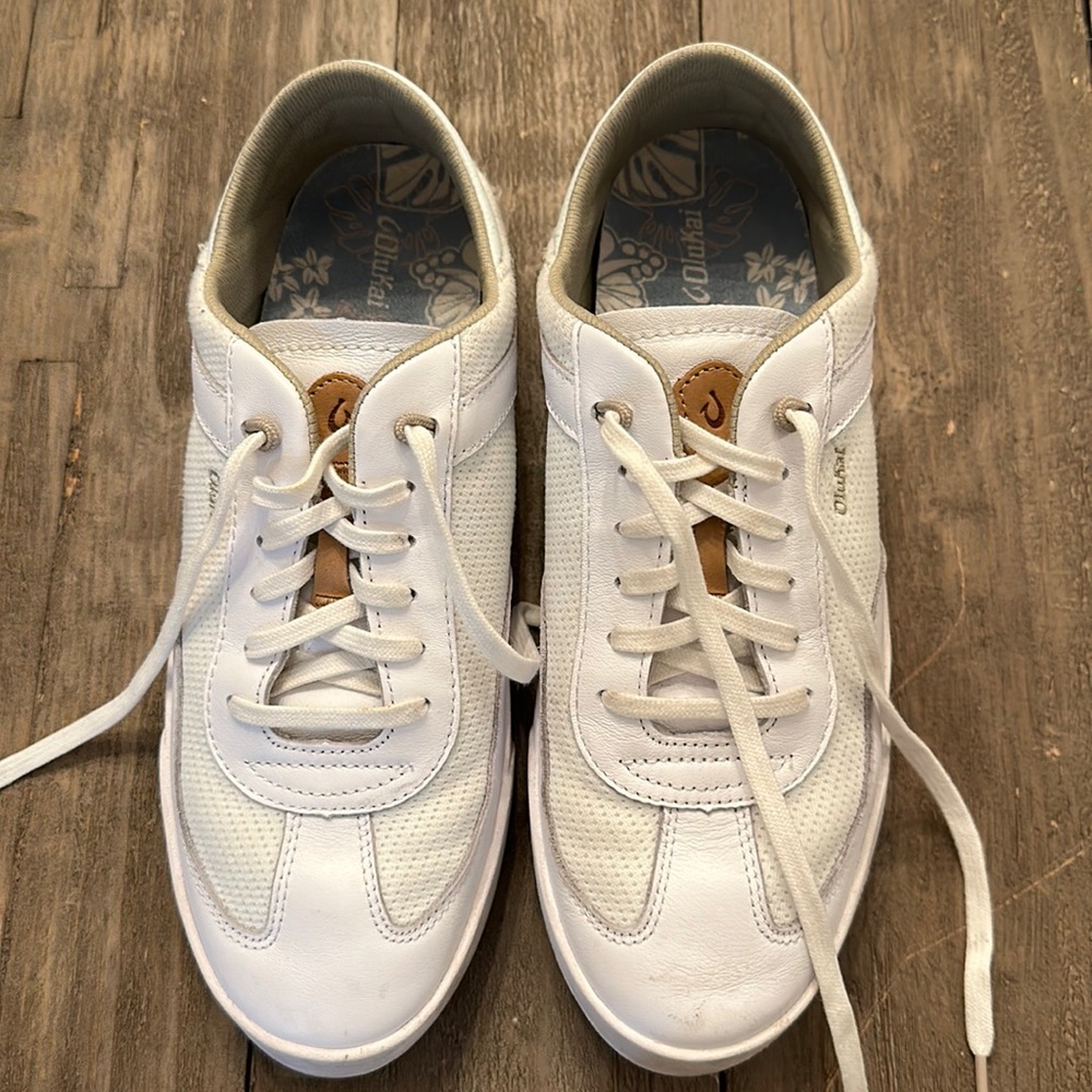 Olukai white sneaker 10